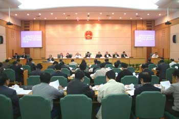 江西十屆人大常委會任命吳新雄為代省長(組圖)