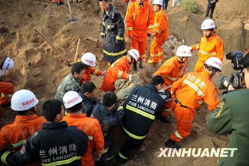 組圖:蘭州發(fā)生一起山體滑坡 數(shù)人被埋