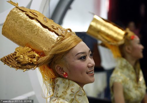 “國慶發型”新鮮出爐 時尚創意顯紅色文化