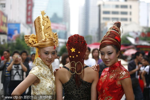 “國慶發型”新鮮出爐 時尚創意顯紅色文化
