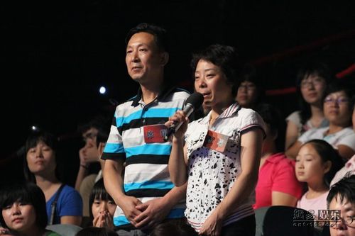 陳翔的父母來到比賽現(xiàn)場。