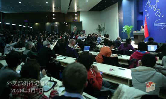 2011年3月1日,外交部發(fā)言人姜瑜主持例行記者會 2011年3月1日,外交部發(fā)言人姜瑜主持例行記者會