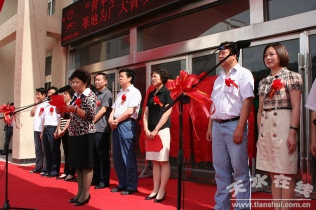 秦州區(qū)政府副區(qū)長曹亞玲就青蘋果之家成立的意義做了重要講話.jpg