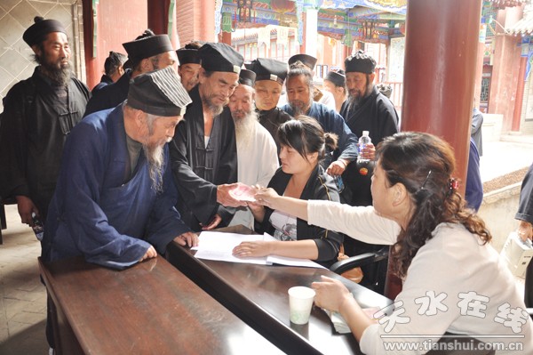 領(lǐng)取補助.JPG