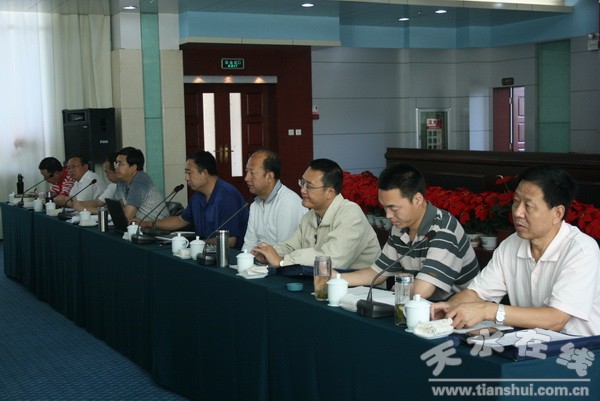 1(2)、全體院級(jí)領(lǐng)導(dǎo)出席述職會(huì).jpg