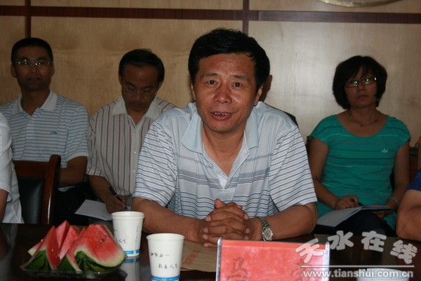 2、省工信委工會主席馬勃講話.jpg