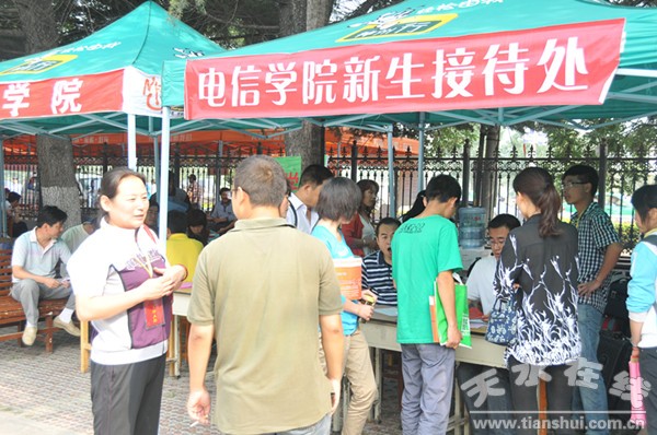 二級學院熱情接待接待.jpg