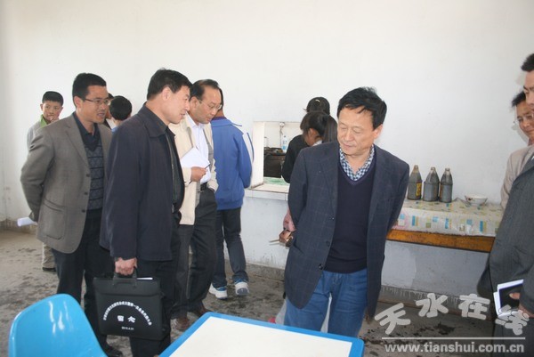 檢查學校食堂.jpg