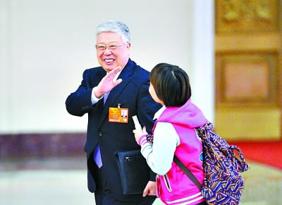 民政部部長李立國被記者攔下