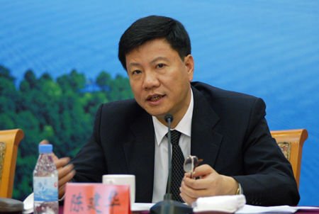 廣州市長稱1天批10至15斤文件 凌晨兩點(diǎn)才睡