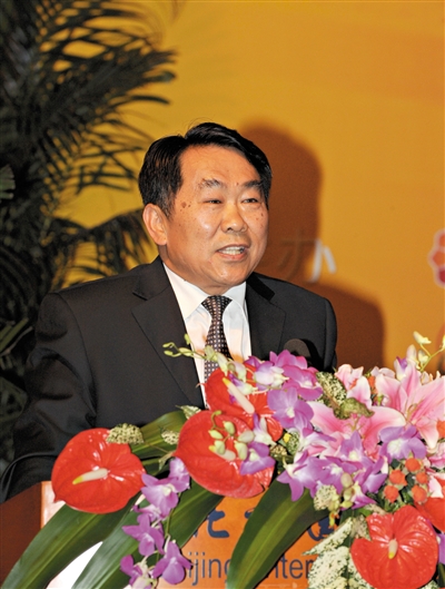 2011年10月12日,叢書《中國油氣田開發(fā)志》首發(fā)式上,時任四川省人大常委會副主任郭永祥在講話。今年6月,他被中紀委帶走調(diào)查。
