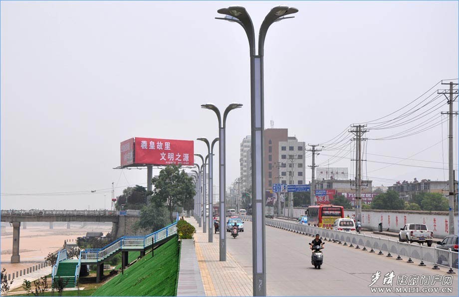 修葺一新的渭濱南路.jpg