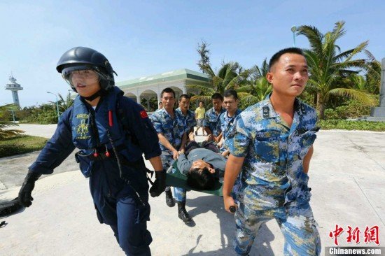 組圖:中國海軍西沙搜救遇險漁民畫面曝光