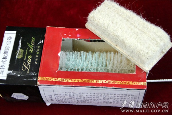 參賽作品:旋轉式板擦除塵器