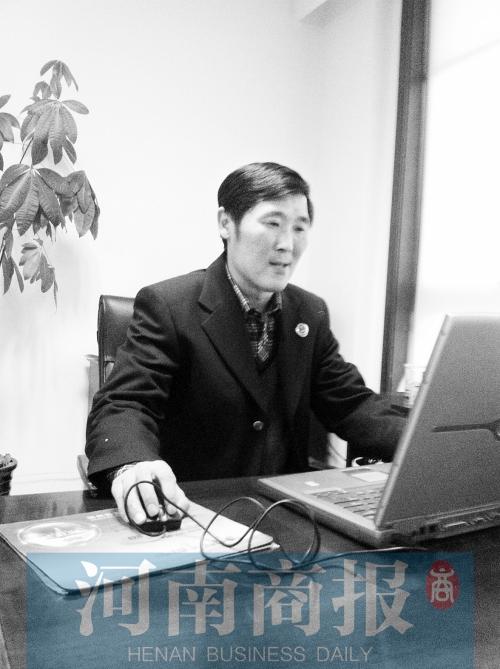 工作中的王志君