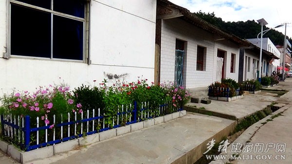 黨川主街道沿線花壇建設_副本.jpg 黨川主街道沿線花壇建設_副本.jpg