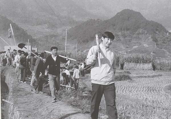 習近平37歲從政雜談《擺脫貧困》22年后首再版