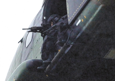 1月9日,警用直升機在劫持人質現場上空盤旋。圖/東方IC