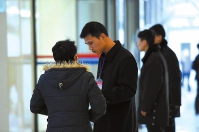 中紀(jì)委披露受理信訪舉報現(xiàn)場 舉報人等待叫號