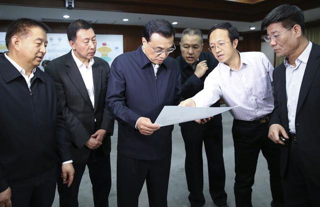 李克強(qiáng)到工商總局考察:營(yíng)造大眾創(chuàng)業(yè)良好環(huán)境