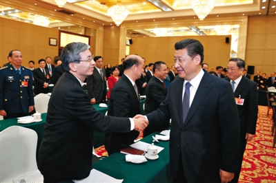 3月4日,習近平看望出席全國政協十二屆三次會議的民革、臺盟、臺聯委員。新華社記者 鞠鵬 攝