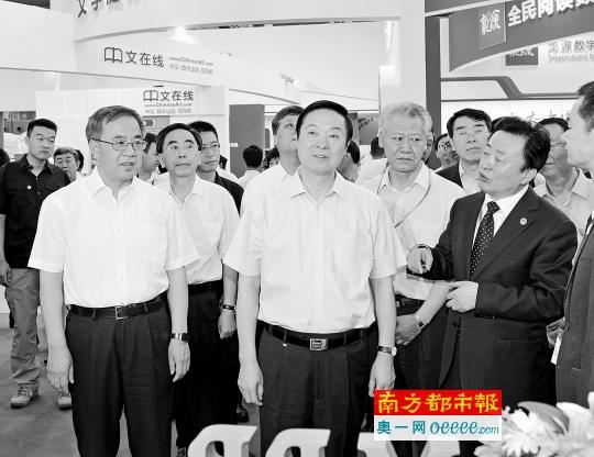 劉奇葆參觀文博會 稱要打造一批文化“航母”