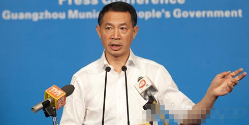 廣州市政府發(fā)布會上,時任廣州市副市長、增城市委書記曹鑒燎發(fā)言。
