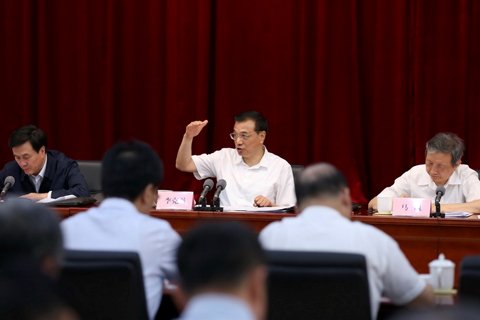 6月15日在工信部考察時,李克強(qiáng)總理座談會上講起不久前一位省長親口告訴他的一段見聞。