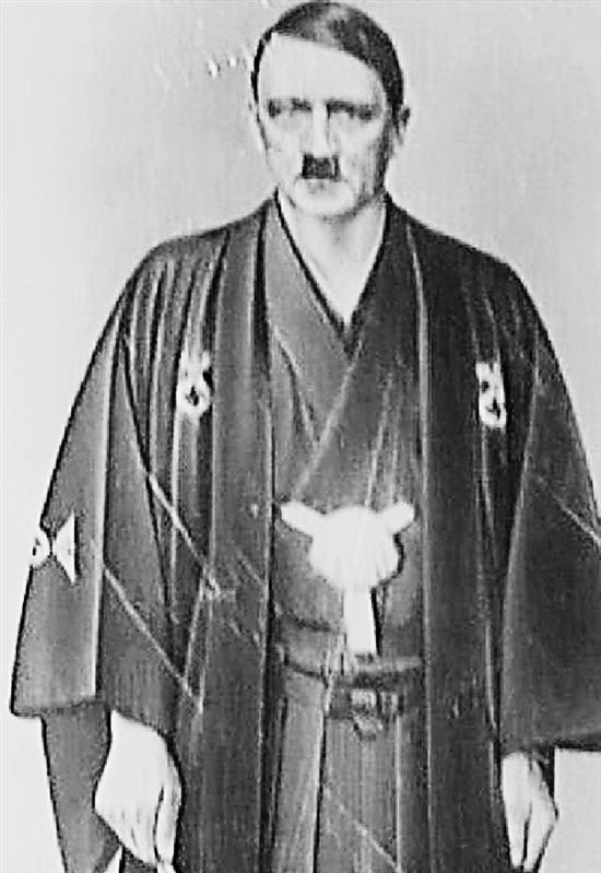 希特勒身穿日本和服照曝光 英媒稱滑稽可笑(圖)