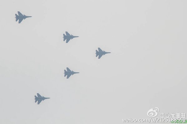 資料圖:殲-15裝備太行發動機參加閱兵彩排。