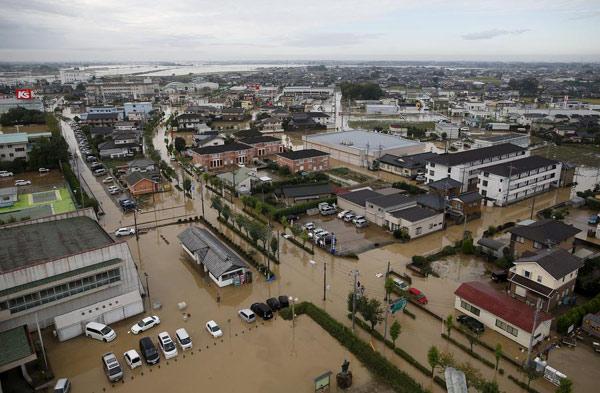 日本鬼怒川決堤造成大規模洪災 至少12人失蹤