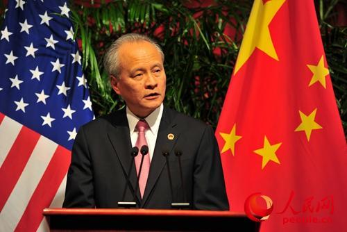 崔天凱今年8月在美國《國家利益》雜志上公開撰文談中美合作時(shí)指出,即使在雙方存在分歧的問題上,合作也比對抗更有助于解決問題。美國承認(rèn)在南海沒有領(lǐng)土主權(quán)聲索,根本上看,美方與中方在維護(hù)南海航道開放與安全以保證商貿(mào)活動(dòng)問題上擁有共同目標(biāo)。圖為崔天凱大使。