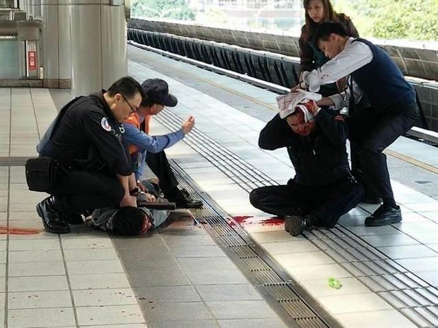 臺北捷運車站傳出民眾砍警察事件 警員頭破血流