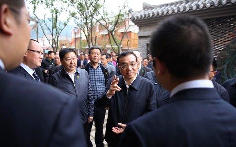 李克強為什么改變行程隨機考察一家農村信用社