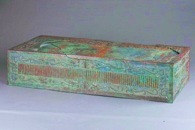 原文配圖:出土的青銅禁,是一種放酒樽的器座,類似于酒桌。