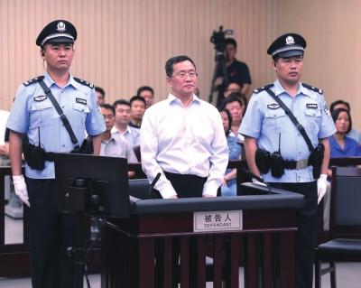 鋒銳律所主任周世鋒獲刑7年 當庭向下屬道歉