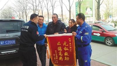 “墜井男童”家屬否認(rèn)醫(yī)鬧 11面錦旗致謝救援者