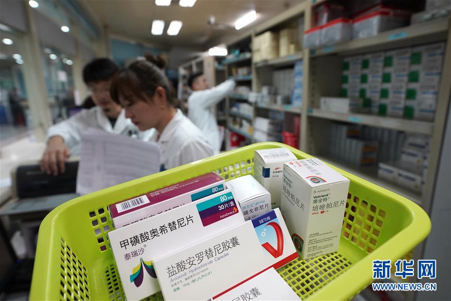 (新華全媒頭條·圖文互動)(5)中流擊楫 破浪前行——從改革開放40年看中國砥柱