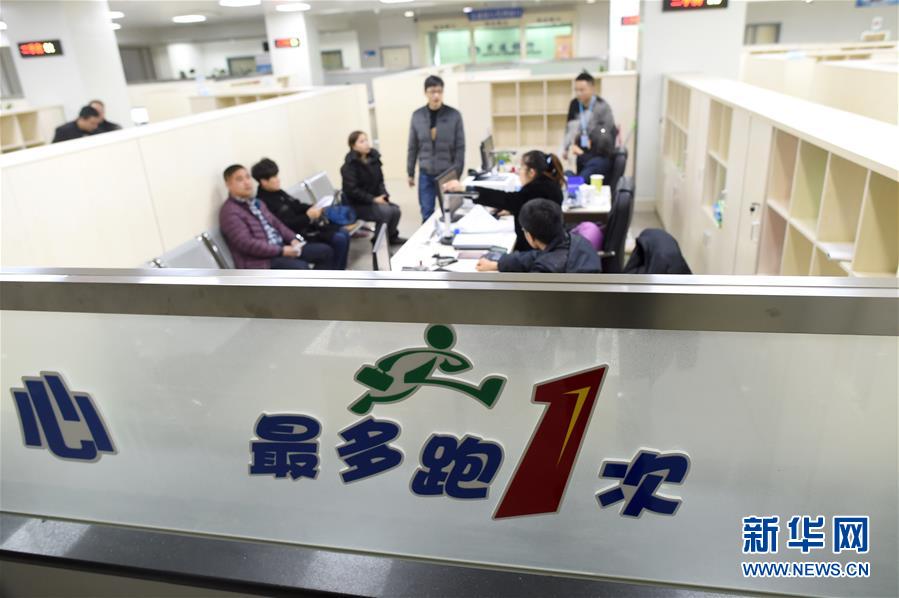 (新華全媒頭條·圖文互動)(8)中流擊楫 破浪前行——從改革開放40年看中國砥柱