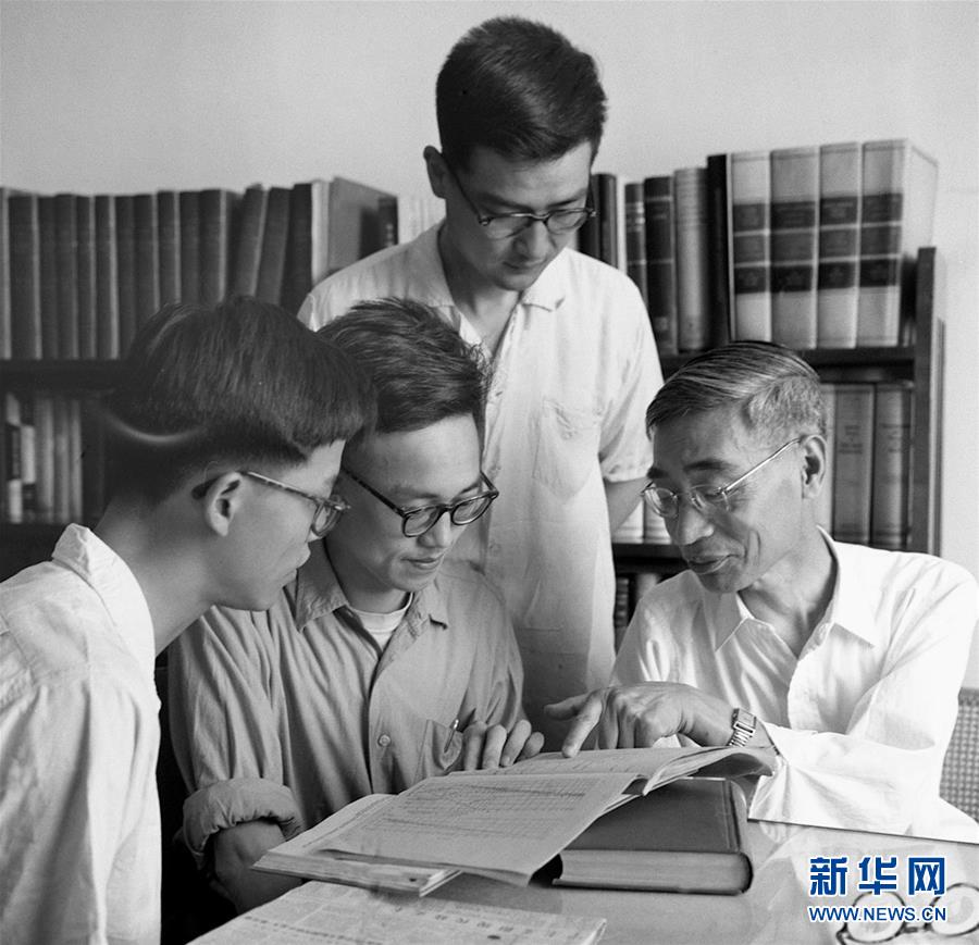 (新華全媒頭條·圖文互動)(22)“心有大我,至誠報國”——知識分子的時代答卷