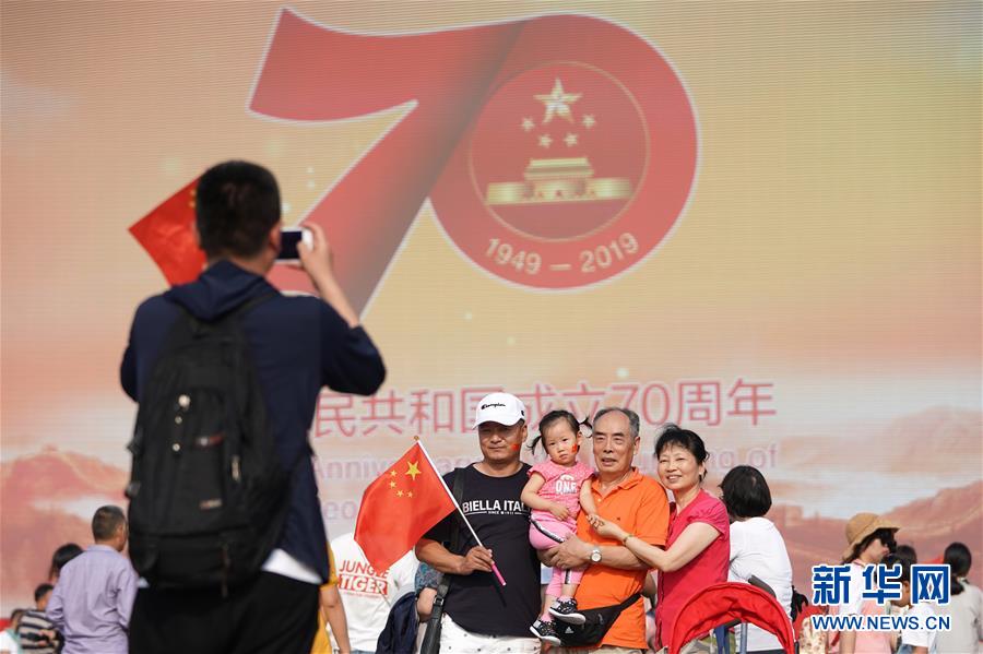 (社會)(3)北京:天安門廣場游人如織