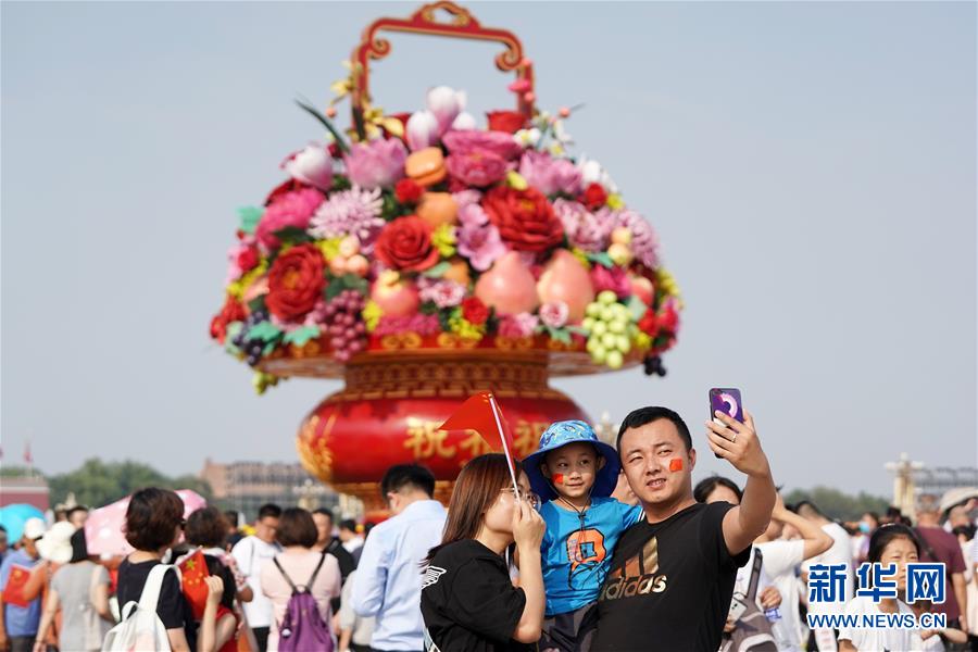 (社會)(4)北京:天安門廣場游人如織