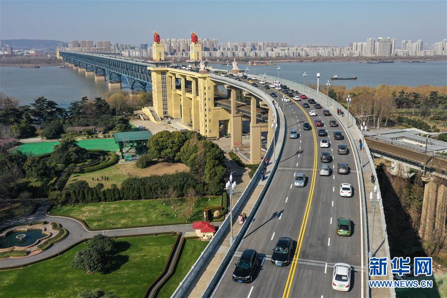 (“中國面貌”系列述評·圖文互動)(1)奇跡中國——70年中國面貌變遷述評之一