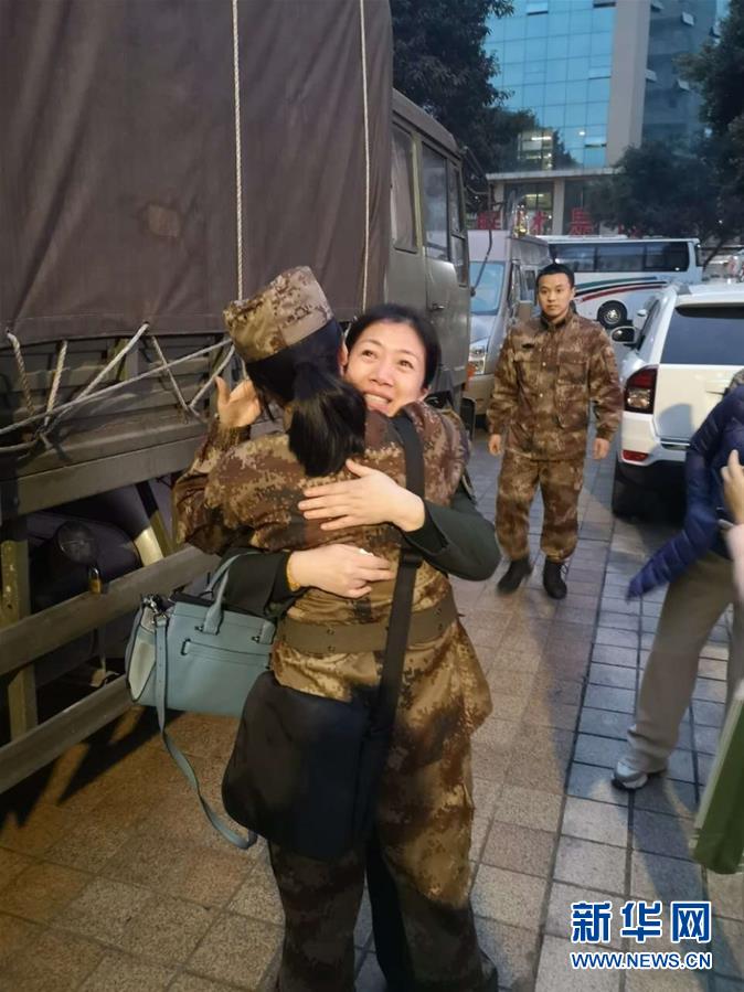 (新型肺炎疫情防控)(1)陸軍軍醫大學醫療隊連夜馳援武漢