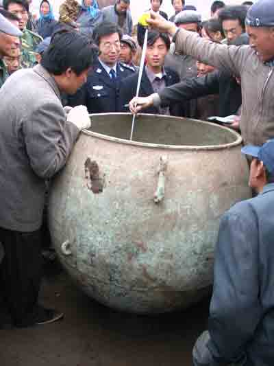 甘肅武威農民挖出大型青銅器 國內罕見(圖)